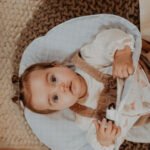 petite fille sur son lange Babybamboo